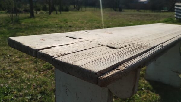 Struktura starého dřeva s přirozenou kresbou a patinou